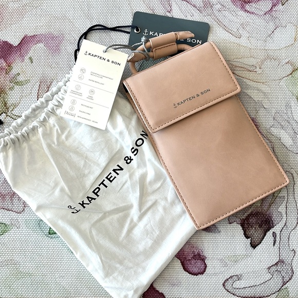Kapten & Son Cross Body Bag - Picture 1 of 4